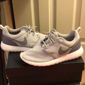Nike Roshe One Sz 5
